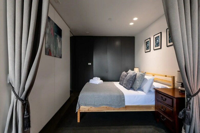 1 Bedroom Apartment In Prahran With Balcony