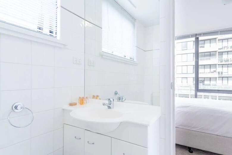 Stylish 3 Bedroom Melbourne Apartment