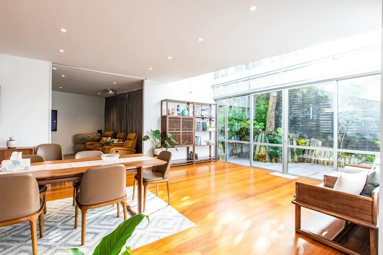 Luxury 4 Bedroom Home With Private Cinema