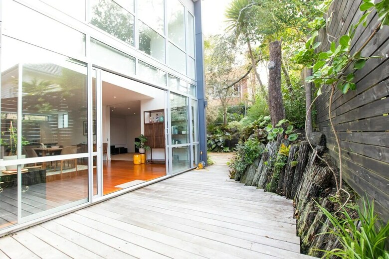 Luxury 4 Bedroom Home With Private Cinema