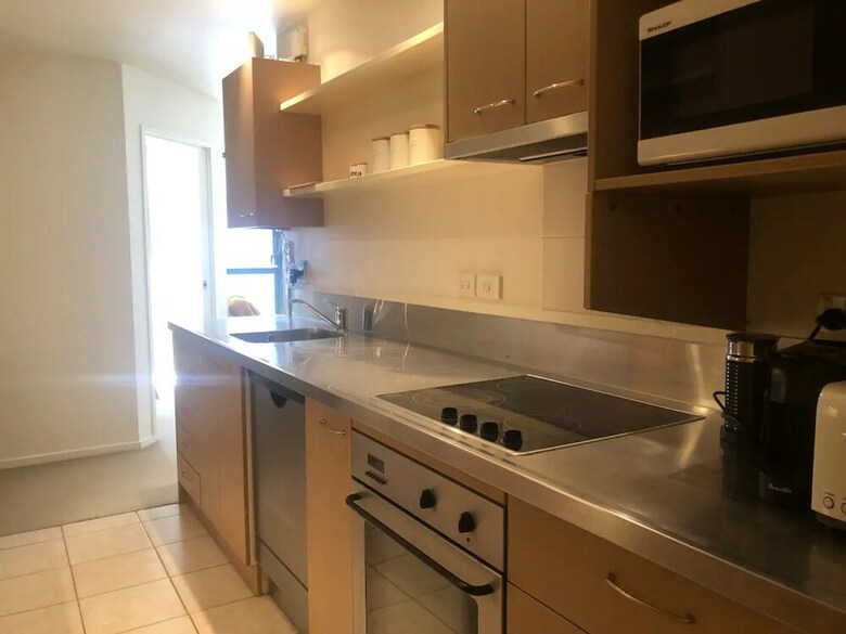 Cosy 2 Bed Cbd Apartment With Balcony