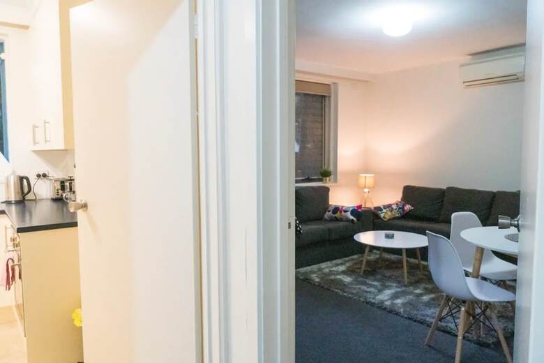 Comfortable New 2 Bedroom Apartment By St Kilda Pier