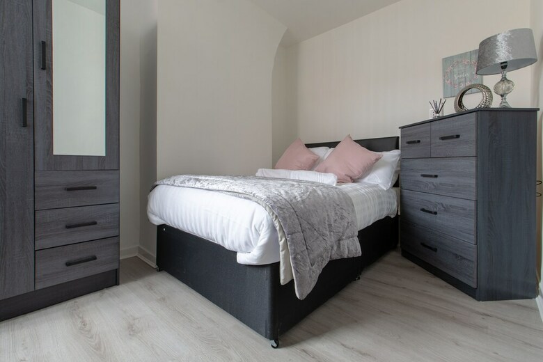 Lux Apartments 4 Bedroom House Cambria