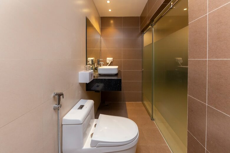 Oyo 1011 Orchids 4 Hotel