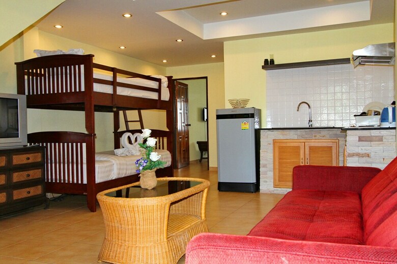 Karon Beach Pool Hotel