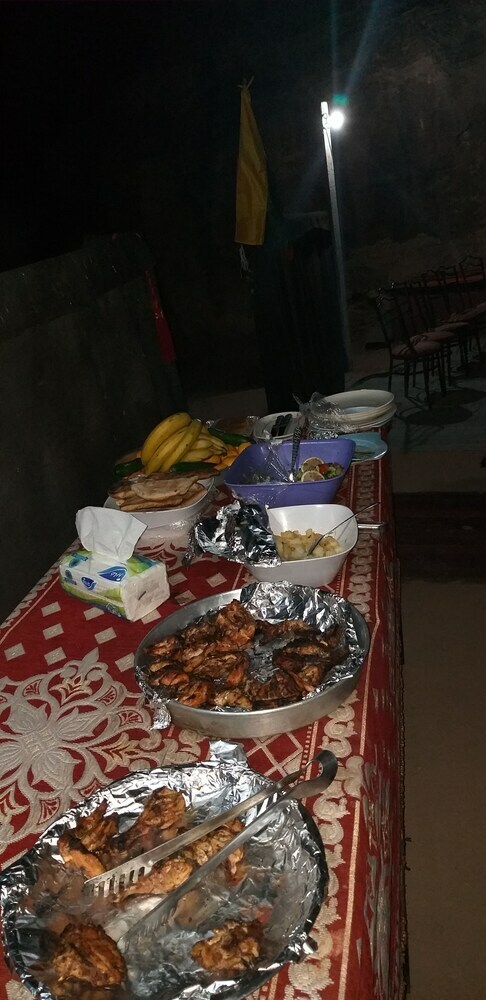 Hostal Bronze Mountains Camp