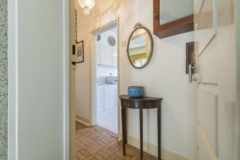 Rustic Seaview Apartment In Cascais