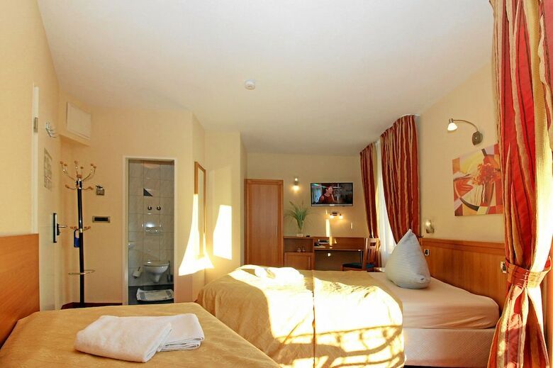 Hotel Axion