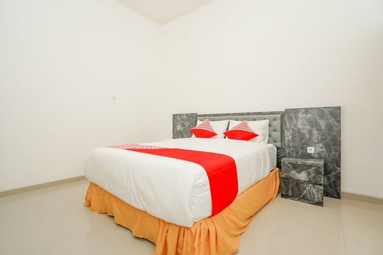 Hostal Oyo 1957 Riverside Residence
