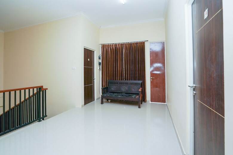 Hostal Oyo 1957 Riverside Residence