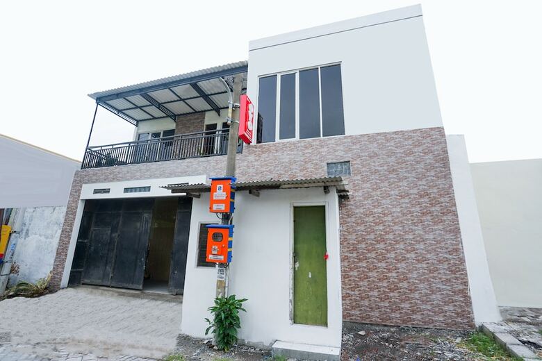 Hostal Oyo 1957 Riverside Residence