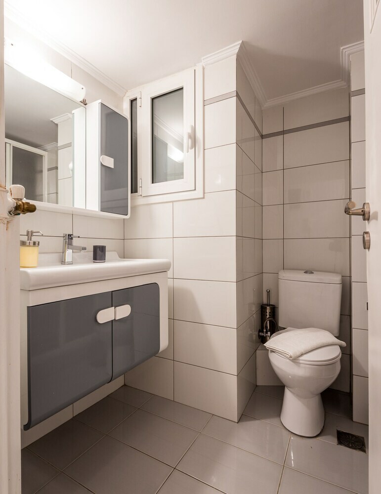 Homey Apartment For 4 People In Koukaki