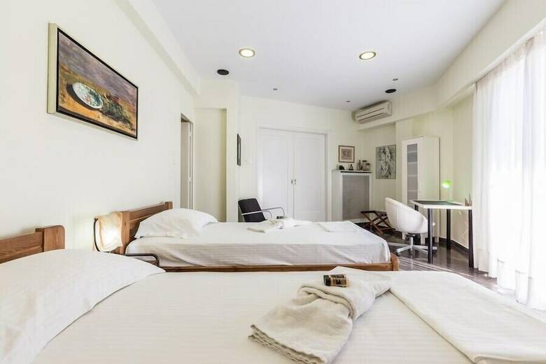 Central Apartment With 5 Bedrooms