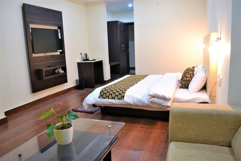 Hotel Dal Lake Resort