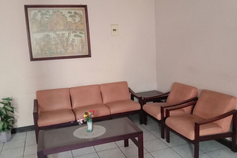 Hostal Oyo 1751 Hotel Trihadhi