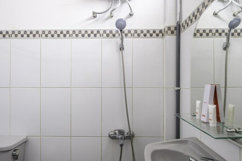 Hostal Oyo 1541 Puri Cikole Asri