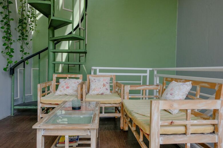 Hostal Spot On 1712 Griya Shanta Residence