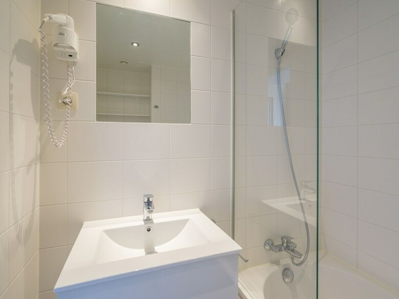 Modern Apartment With A Microwave, Located 1 Km From The Sea