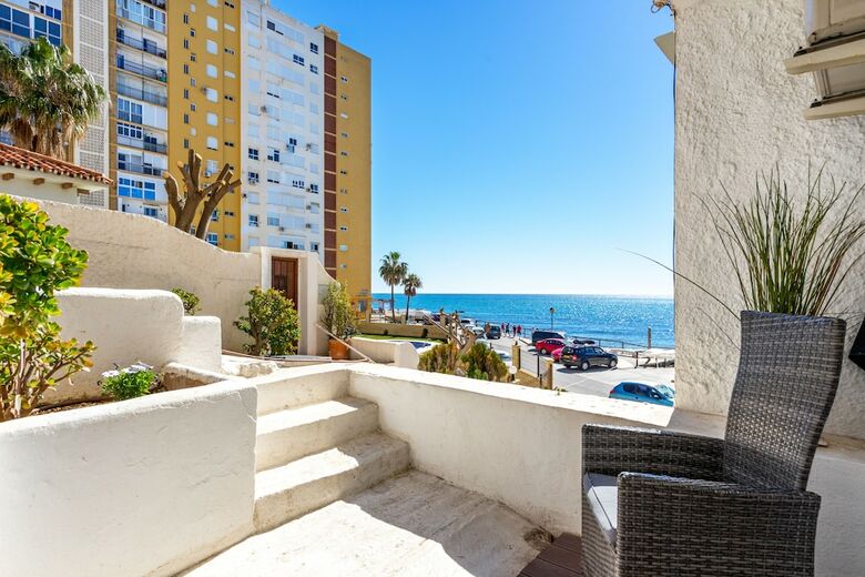 Beachside Apartment With Garden Ref 89