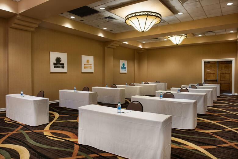 Doubletree Hotel Memphis Downtown