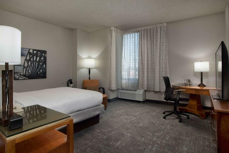 Doubletree Hotel Memphis Downtown