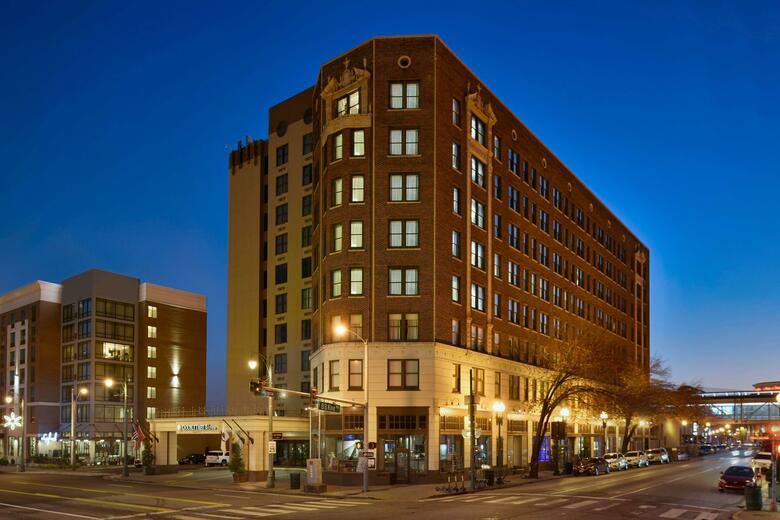 Doubletree Hotel Memphis Downtown
