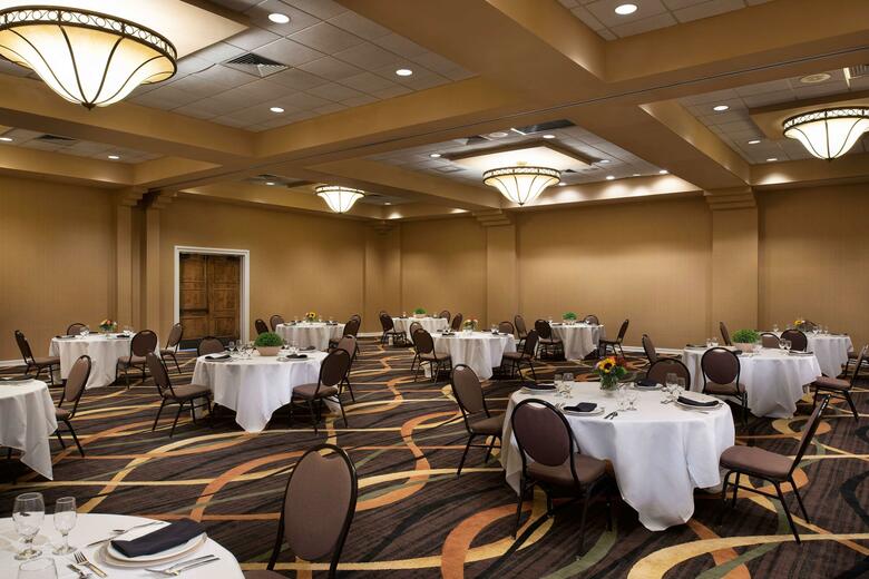 Doubletree Hotel Memphis Downtown