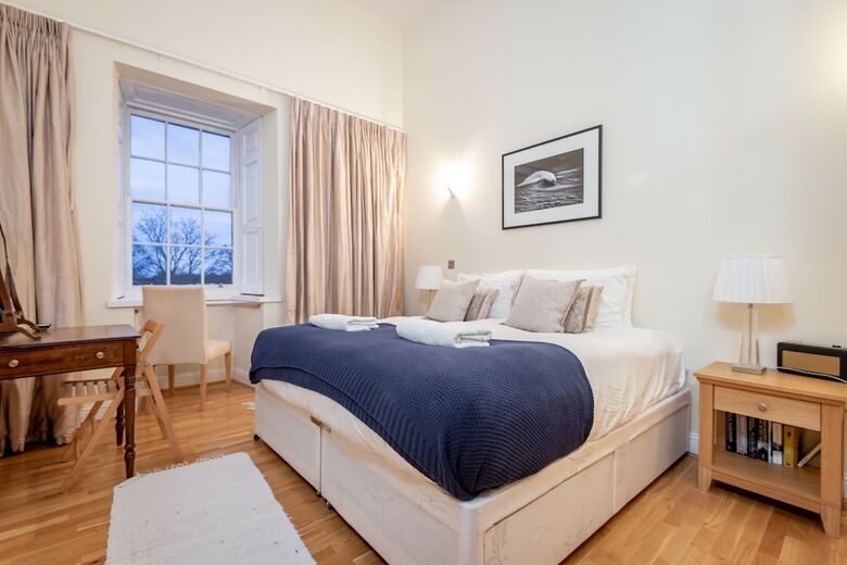 Majestic Apartment In Elie House