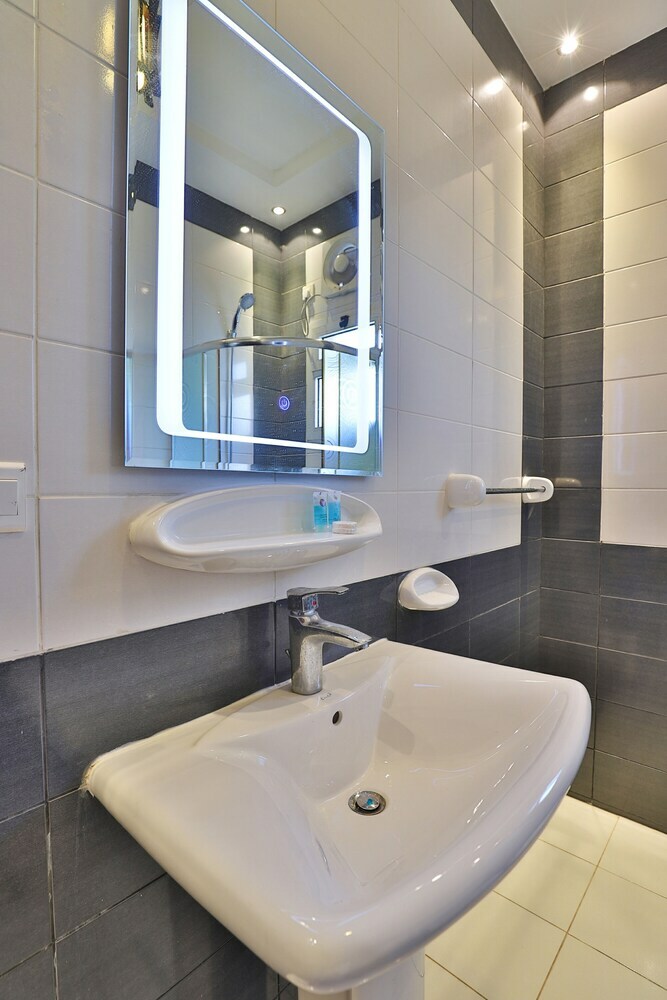Oyo 365 Oyoon Jeddah Residential Units