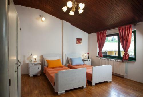 Villa Holiday Home Ladonja