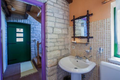 Villa Holiday Home Ladonja