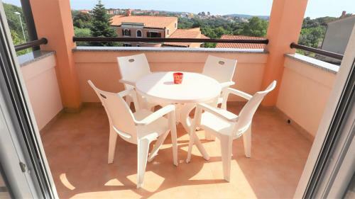 El Vista Apartments
