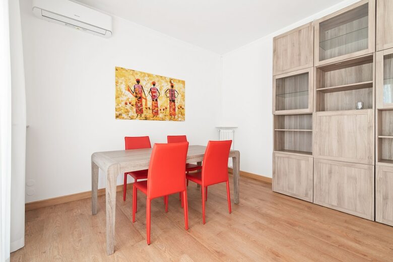 Santa Rita Roomy Apartment