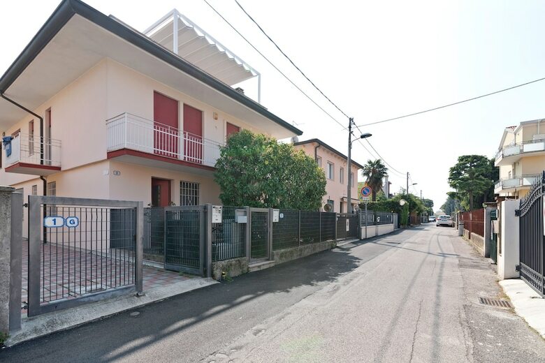 Santa Rita Roomy Apartment
