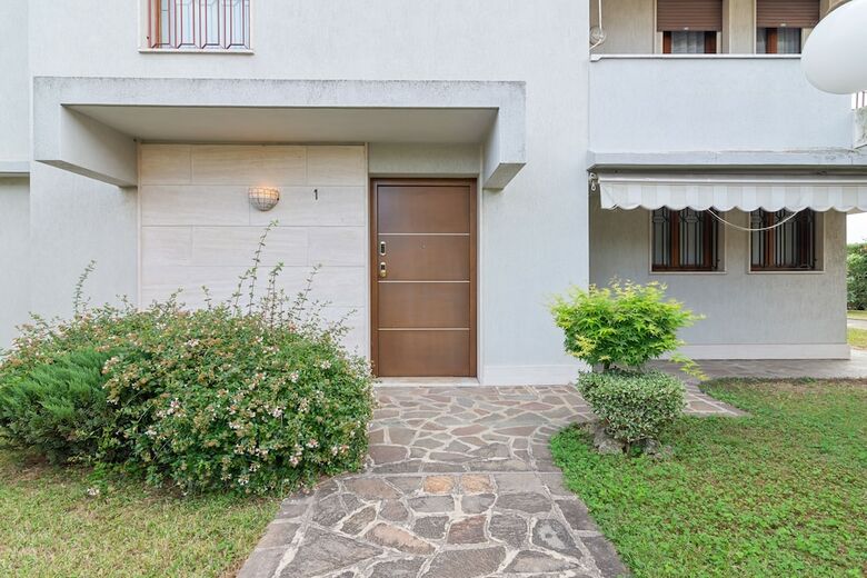 Torre Roomy Apartment