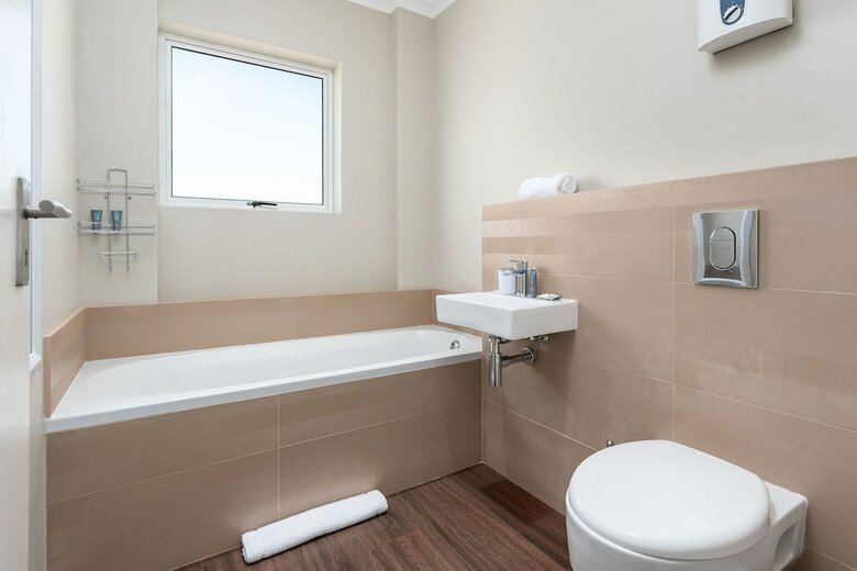 Century On Lake Luxury Apartments