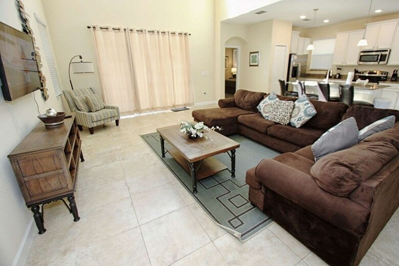 Luxury 5 Bedroom Pool Home In Paradise Palms Resort
