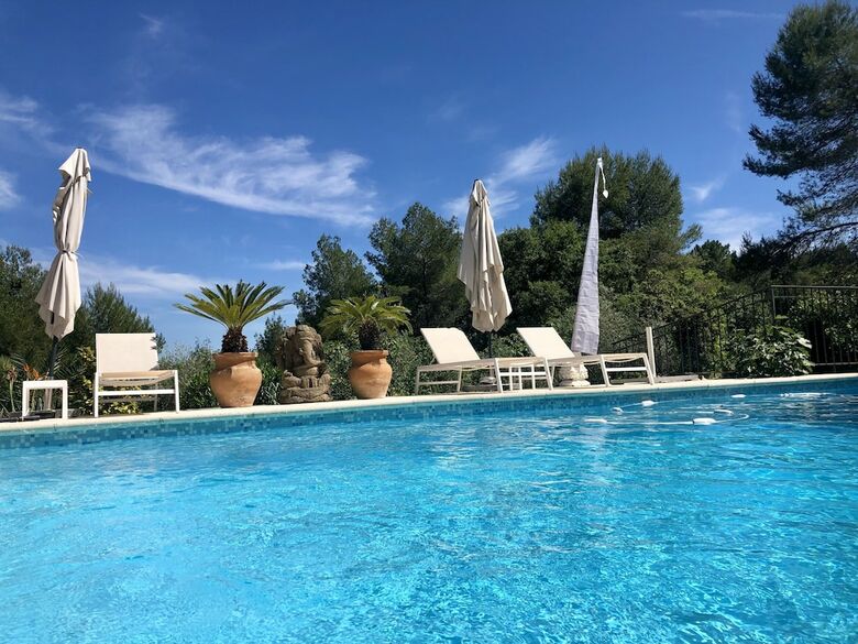 Hotel Le Mas Du Galoubet