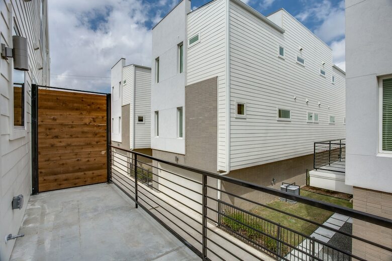 Modern Dallas Townhome 2 Br Fully Furnis