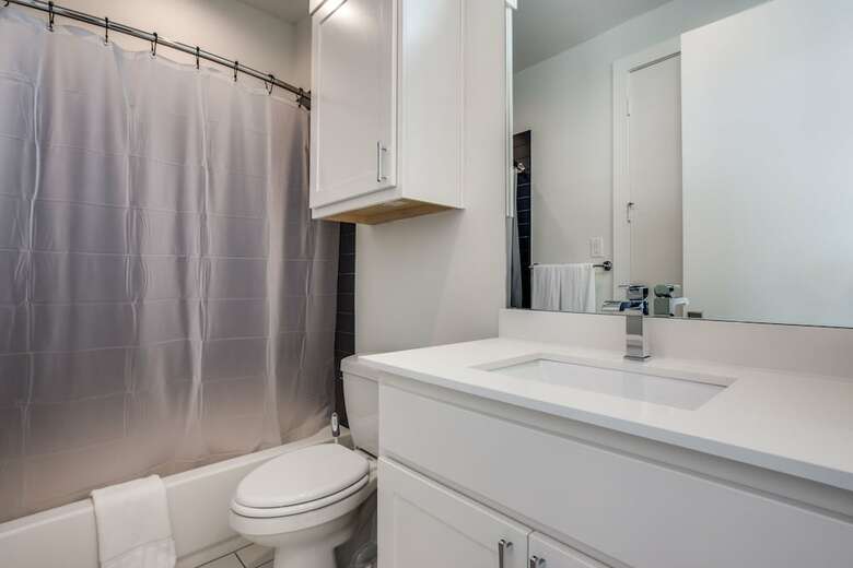 Modern Dallas Townhome 2 Br Fully Furnis