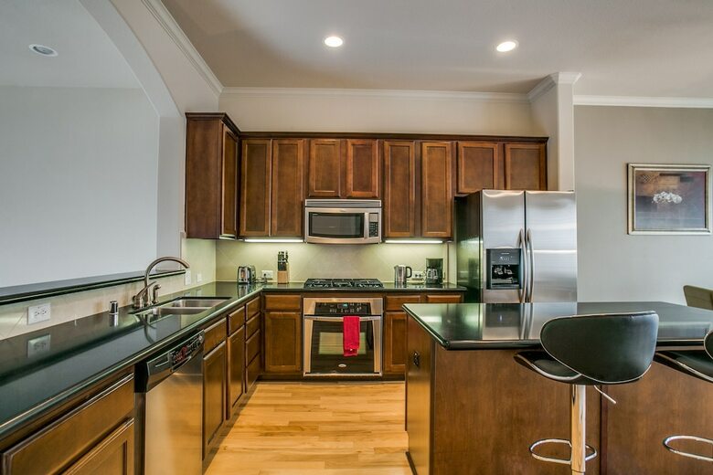 Stylish 3 Bedroom Town Home At Shops At