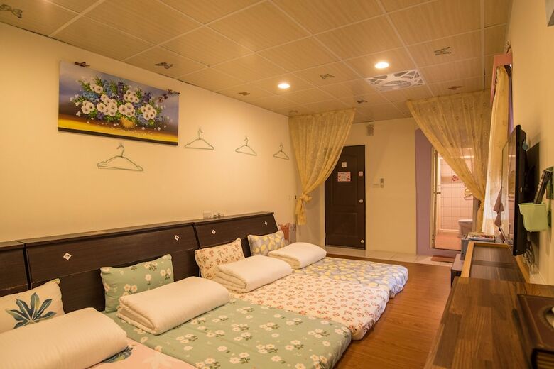 Hotel Qu Hi Home Stay