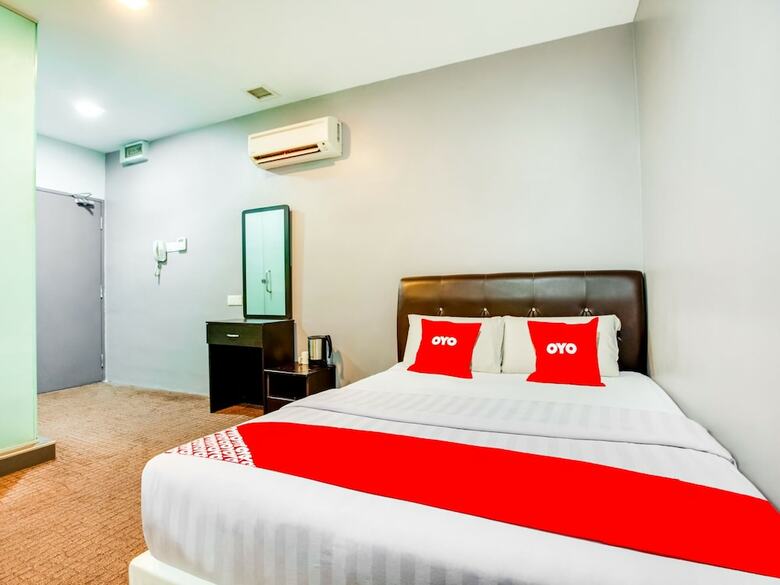 Oyo 89652 P Line Hotel