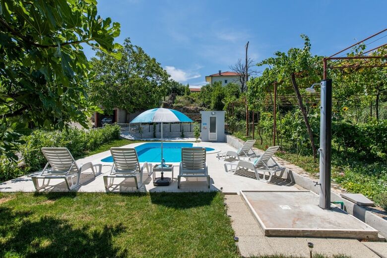 Sunflower House With A Pool