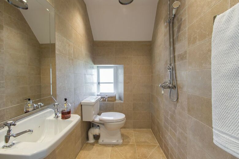 Atherstone Farmhouse & Cottage