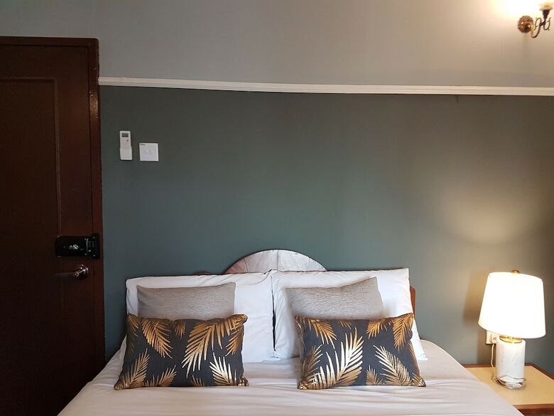 Heeren House By Signature Puzzle Hotel