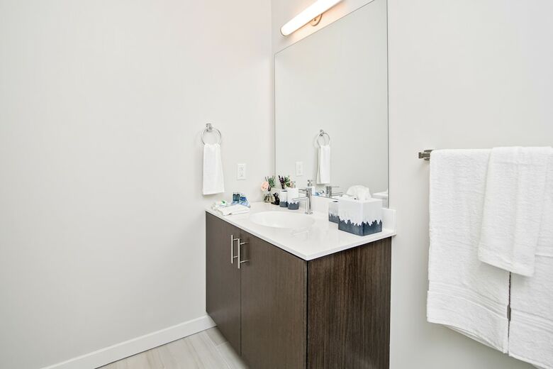 Hyatus Downtown At Yale - Stunning Luxury Apartments