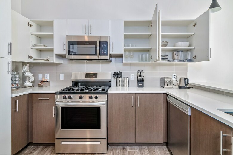 Hyatus Downtown At Yale - Stunning Luxury Apartments