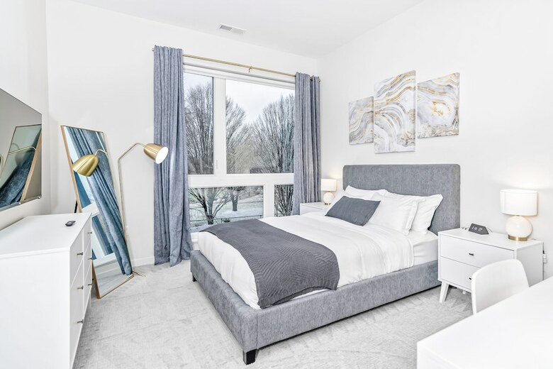 Hyatus Downtown At Yale - Stunning Luxury Apartments