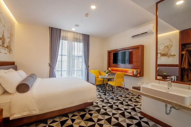 The Twizt Hotel